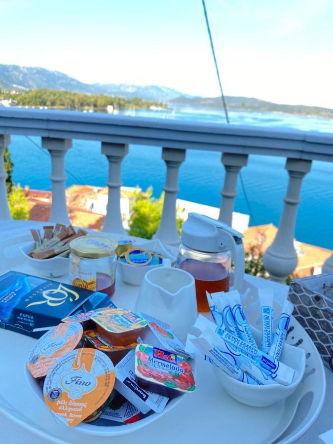 Kasteli Suite Poros Town エクステリア 写真