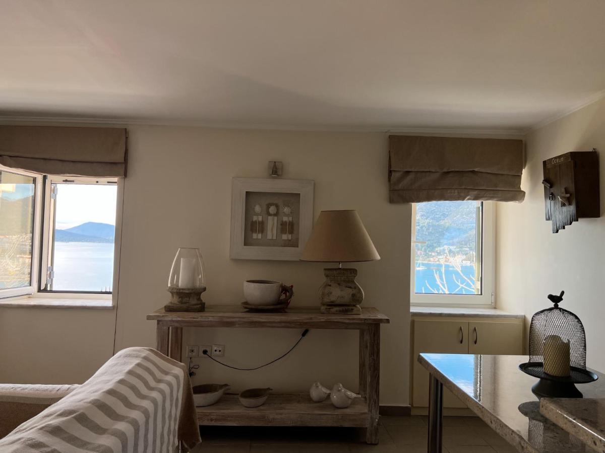 Kasteli Suite Poros Town エクステリア 写真