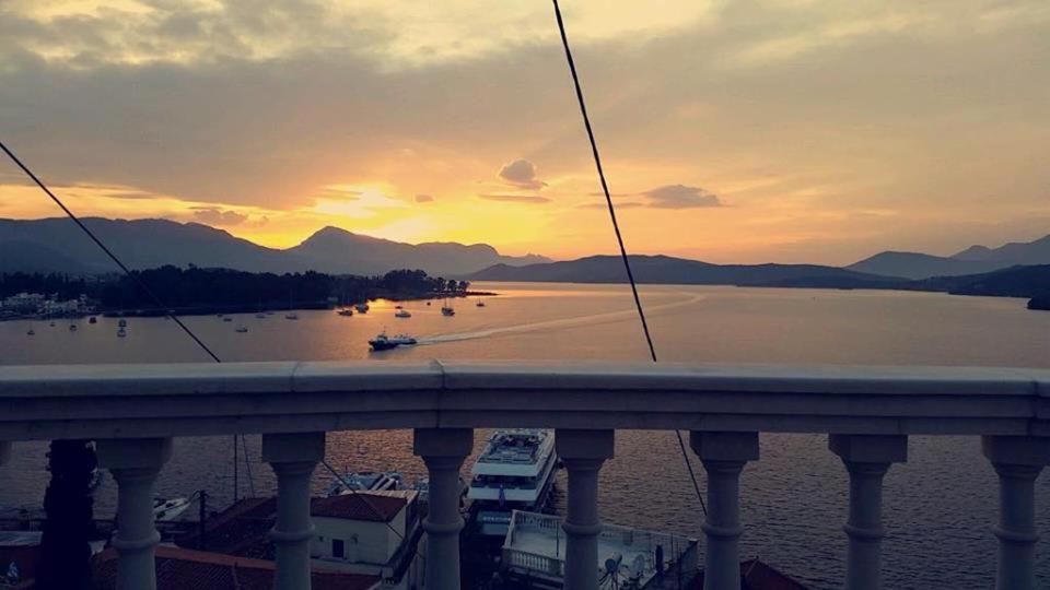 Kasteli Suite Poros Town エクステリア 写真