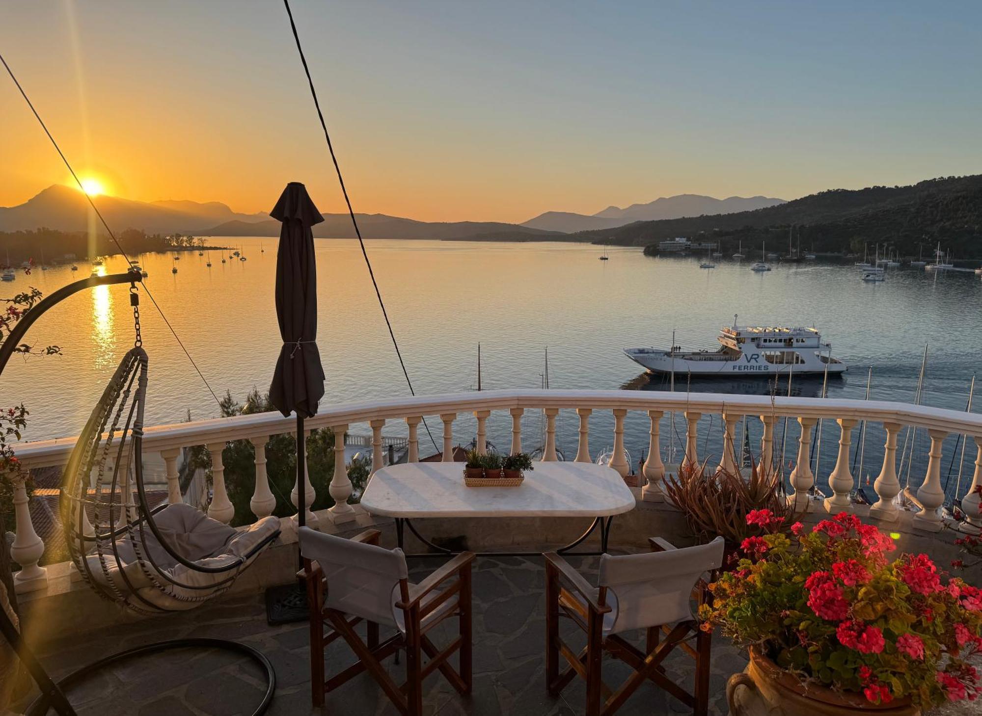 Kasteli Suite Poros Town エクステリア 写真