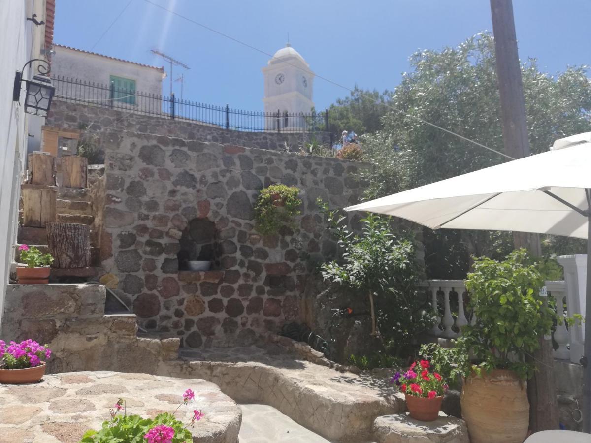 Kasteli Suite Poros Town エクステリア 写真